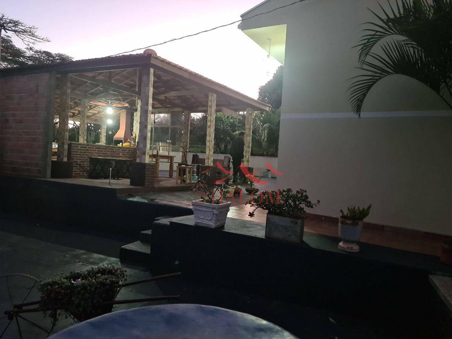Chácara à venda com 4 quartos, 300m² - Foto 11
