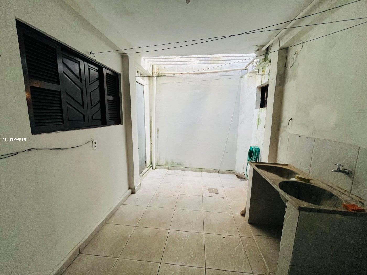 Casa à venda com 9 quartos, 180m² - Foto 4