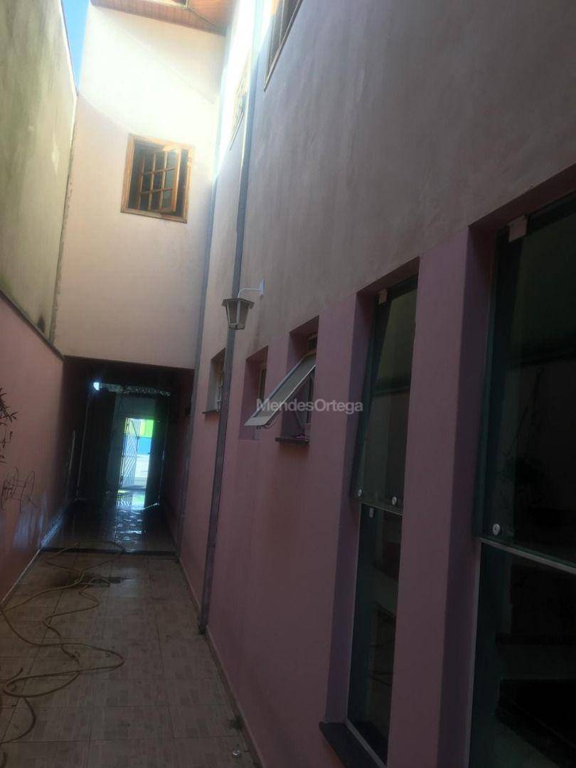 Casa para alugar com 3 quartos, 180m² - Foto 4