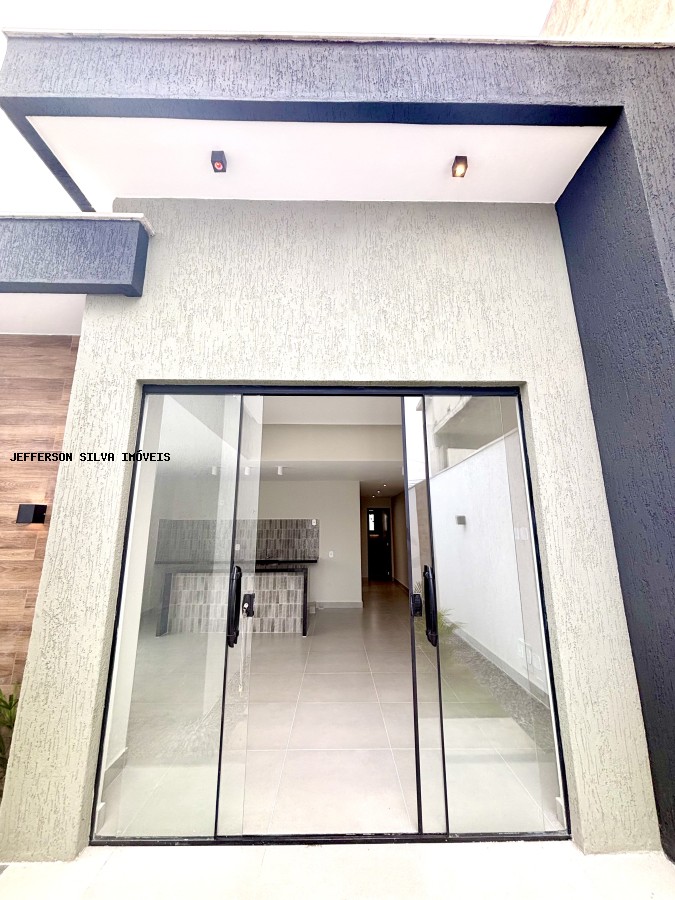 Casa à venda com 2 quartos, 70m² - Foto 2