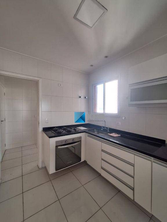 Apartamento para alugar com 2 quartos, 75m² - Foto 9