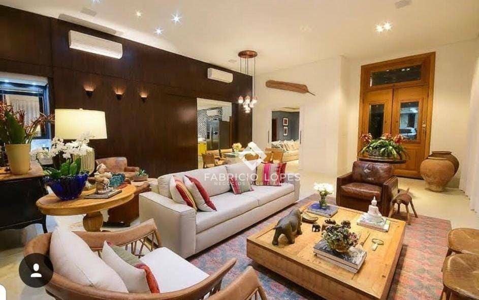 Casa à venda com 4 quartos, 600m² - Foto 1