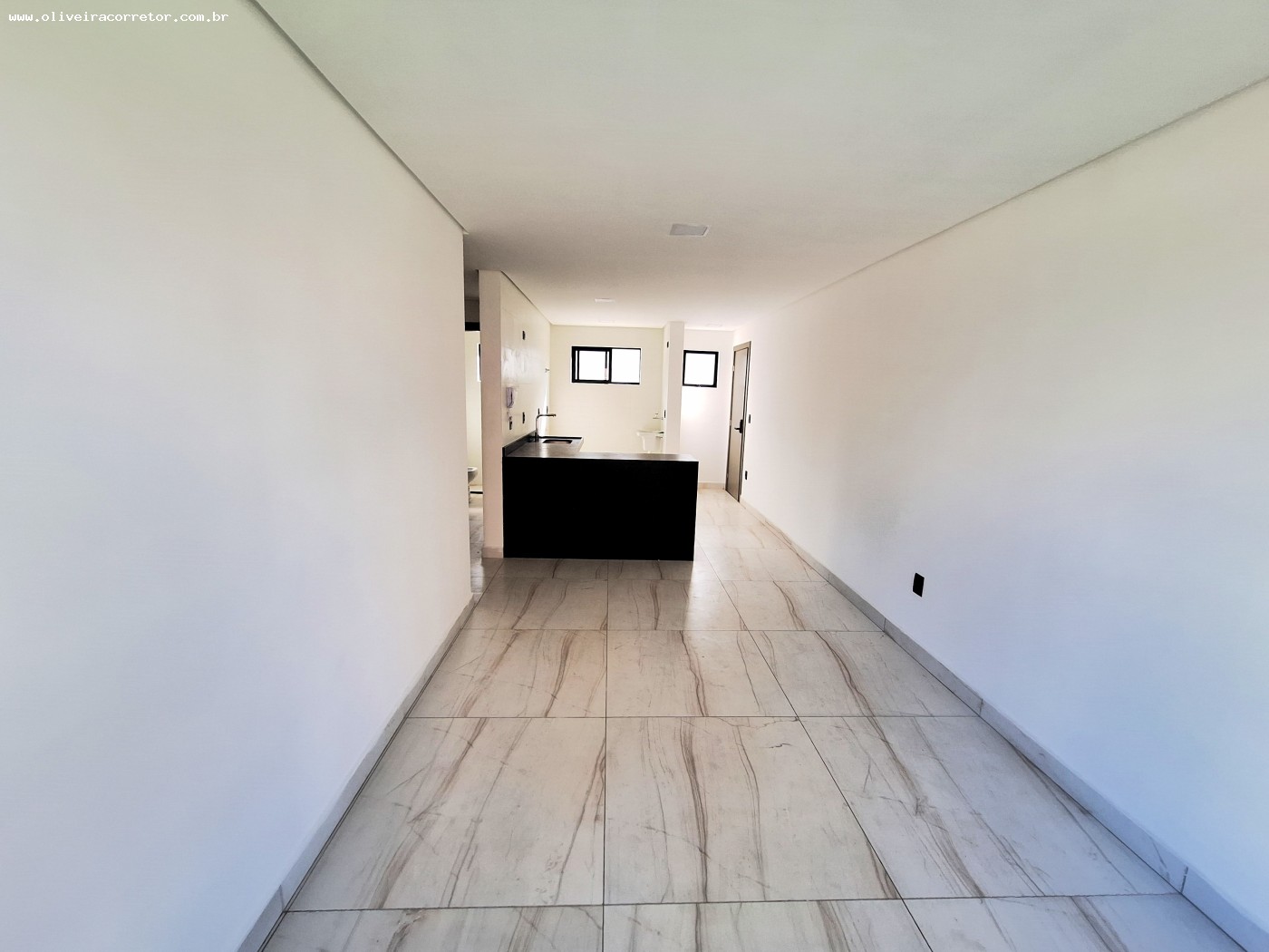 Apartamento à venda com 3 quartos, 68m² - Foto 2
