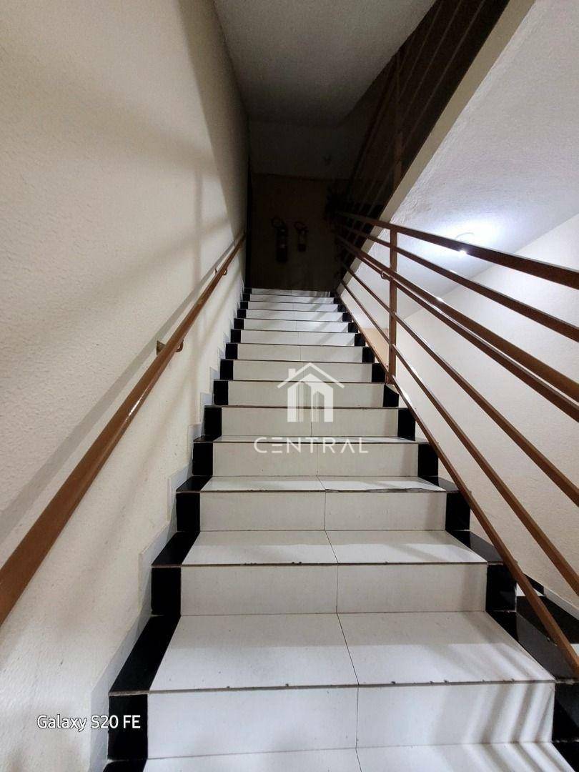 Apartamento à venda com 2 quartos, 77m² - Foto 3
