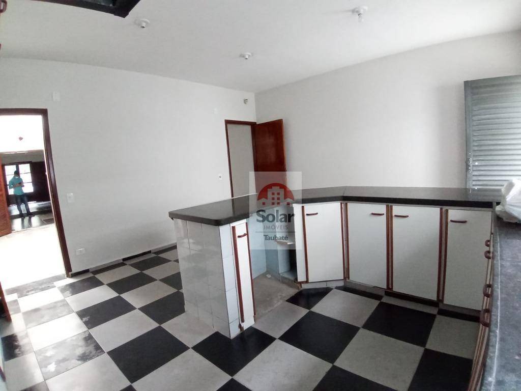 Casa para alugar com 4 quartos, 221m² - Foto 11