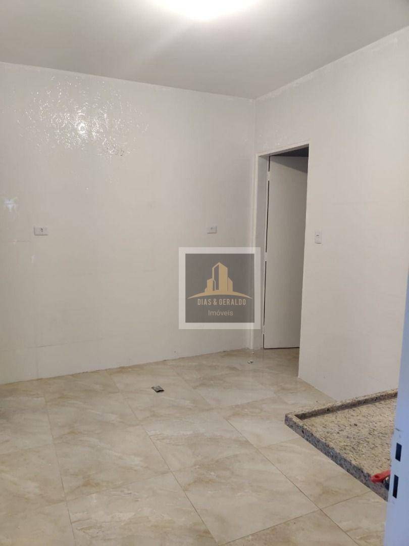 Casa para alugar com 4 quartos, 170m² - Foto 15