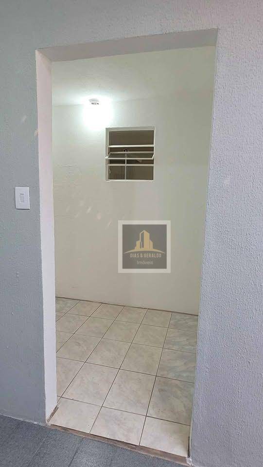 Casa à venda com 2 quartos, 80m² - Foto 18