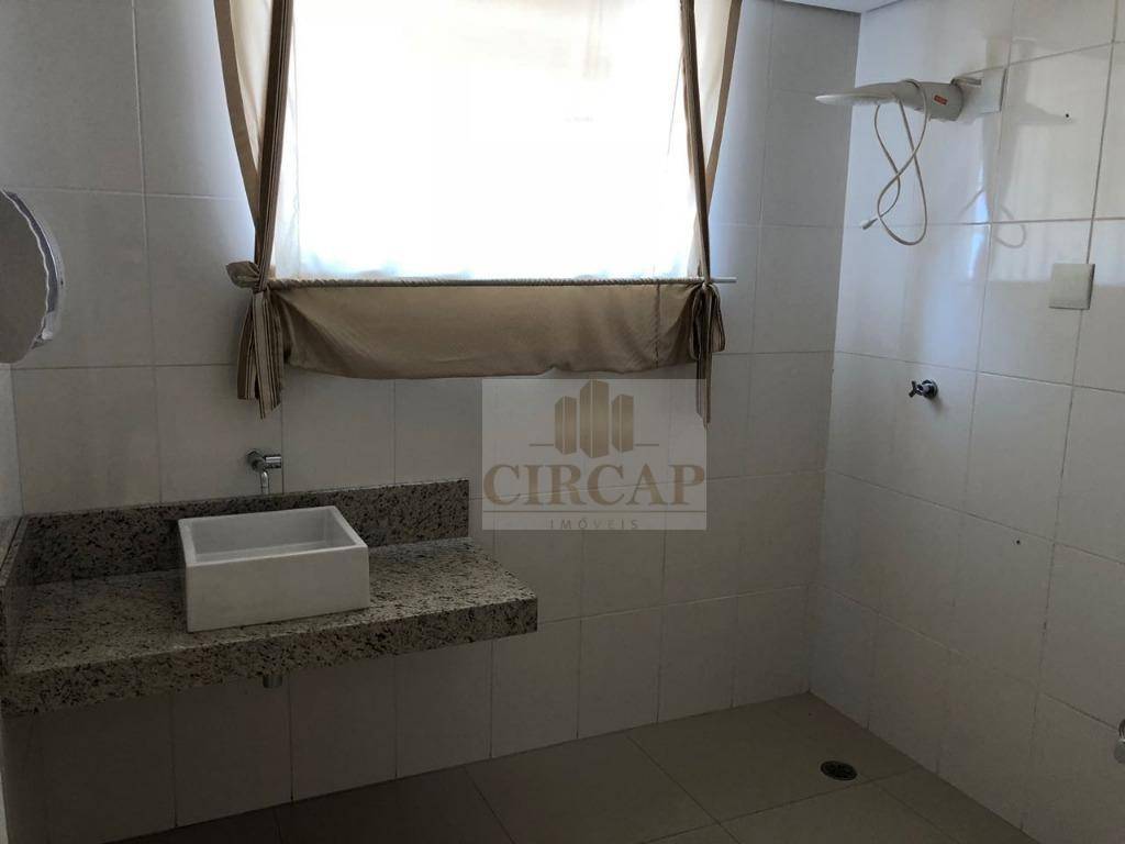Casa para alugar com 4 quartos, 450m² - Foto 11