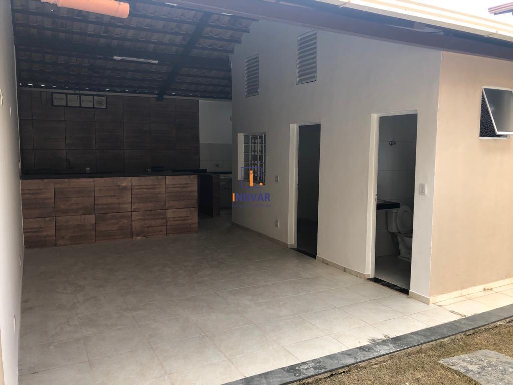Casa à venda com 2 quartos, 180m² - Foto 1