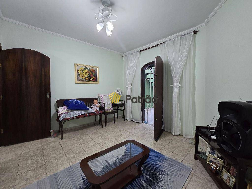 Sobrado à venda com 3 quartos, 200m² - Foto 2