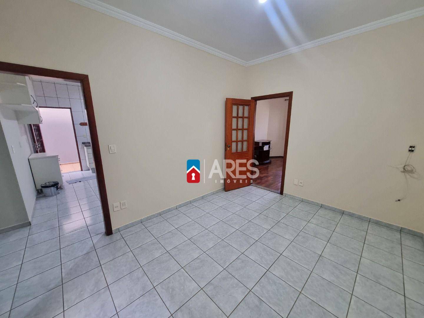 Casa para alugar com 3 quartos, 190m² - Foto 10