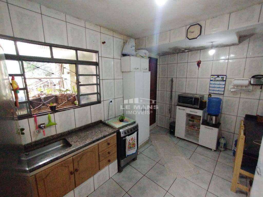 Casa à venda com 3 quartos, 111m² - Foto 1