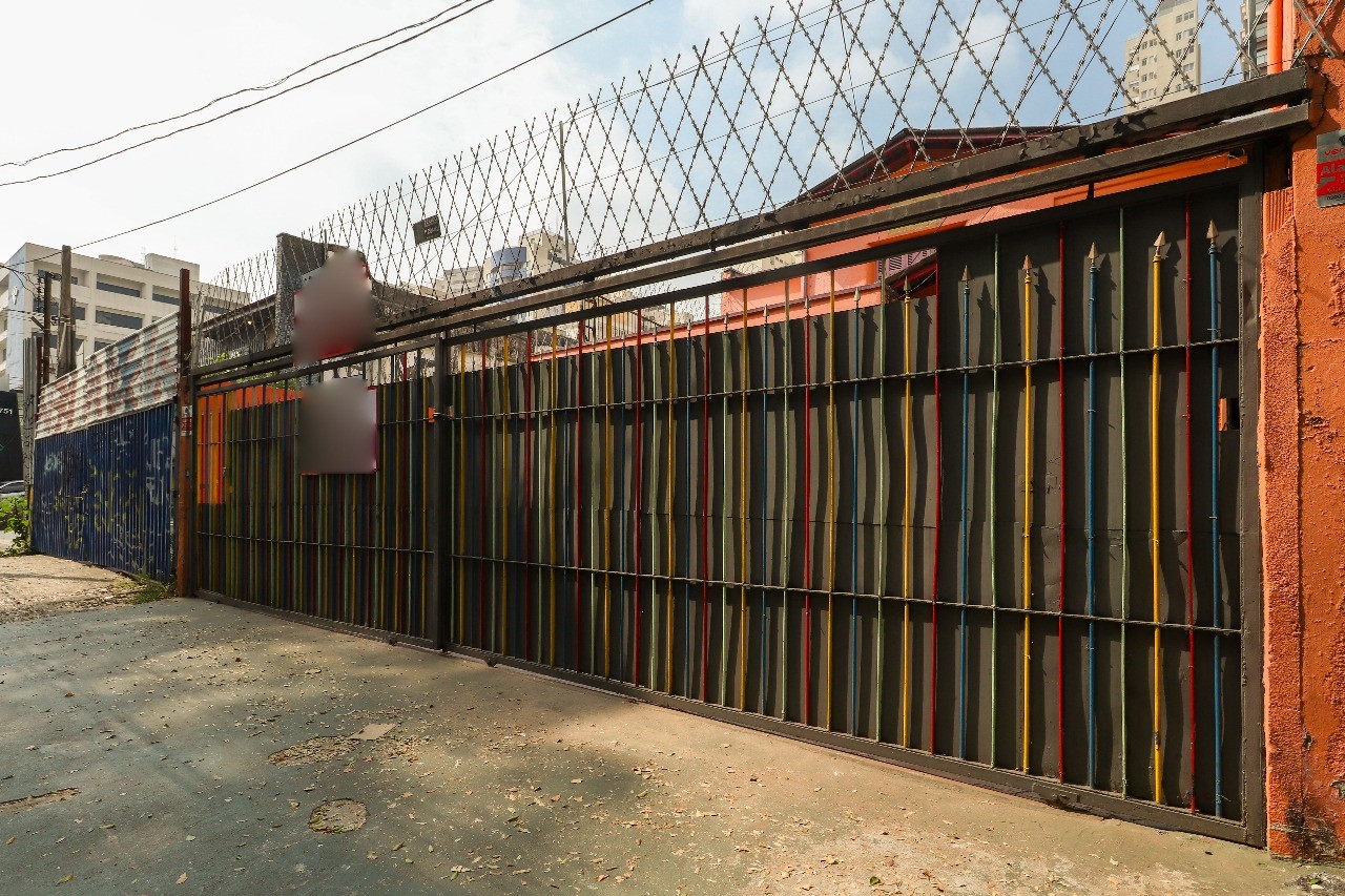 Casa à venda com 11 quartos, 250m² - Foto 1