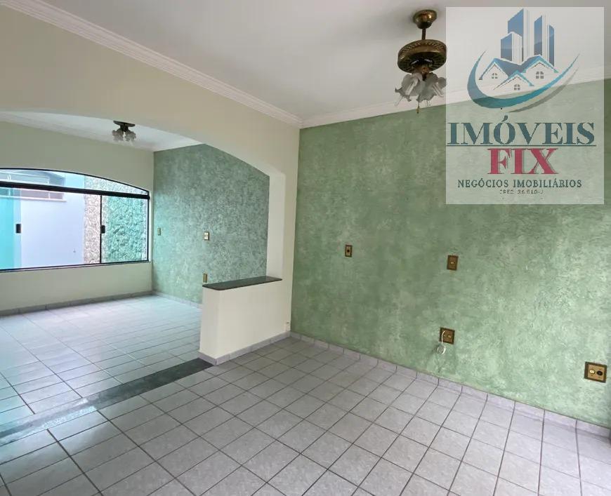 Casa à venda com 5 quartos, 198m² - Foto 3