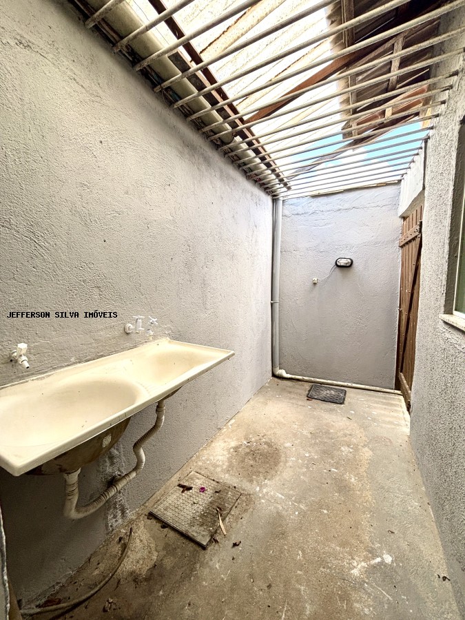 Casa à venda com 2 quartos, 56m² - Foto 9