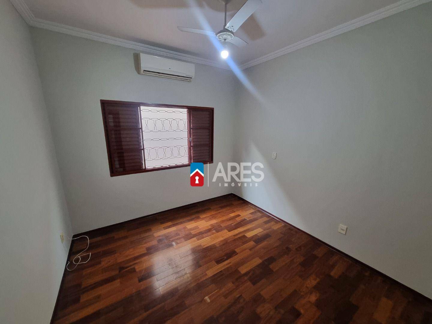 Casa para alugar com 3 quartos, 190m² - Foto 19