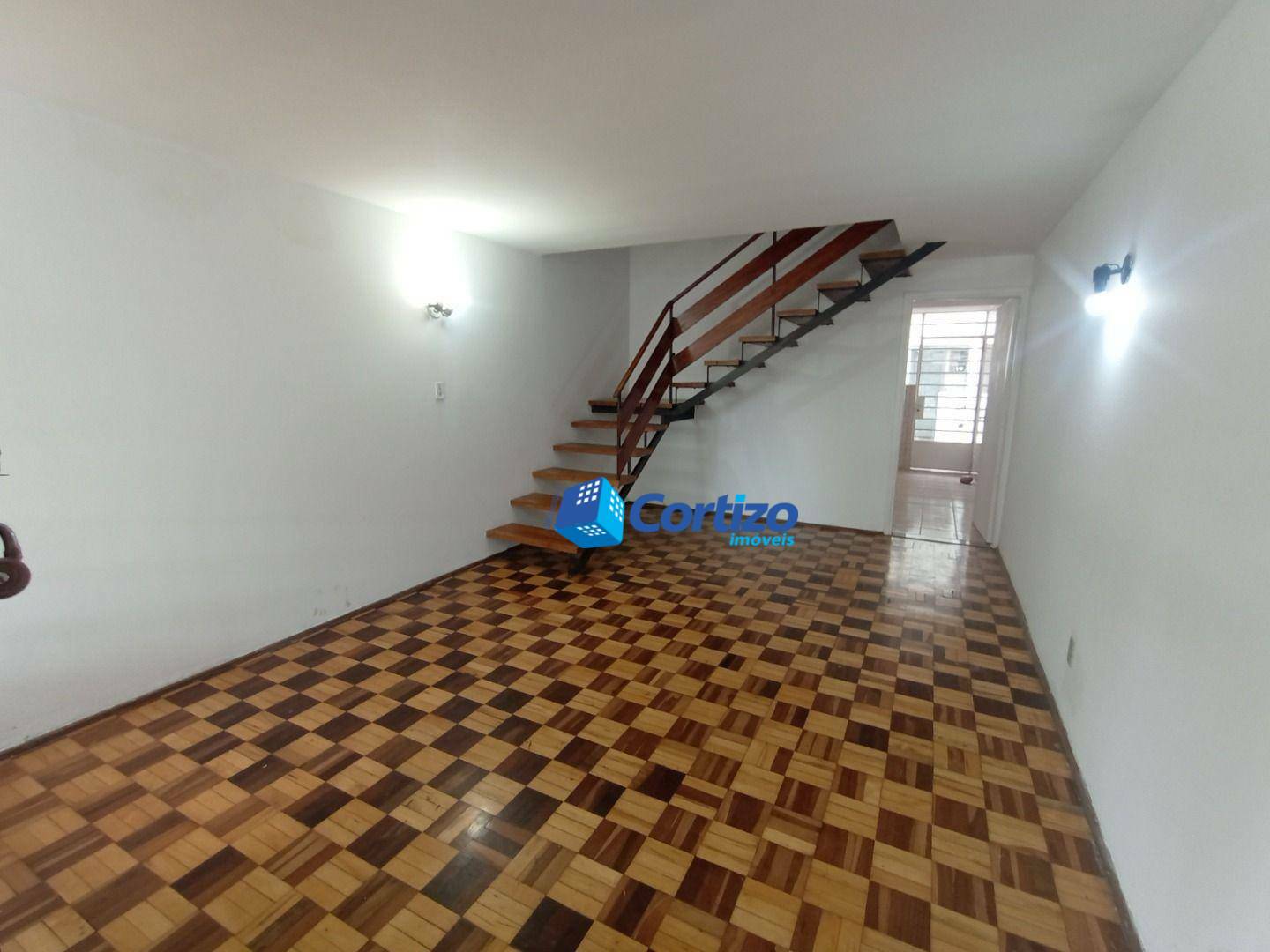 Casa para alugar com 2 quartos, 100m² - Foto 1