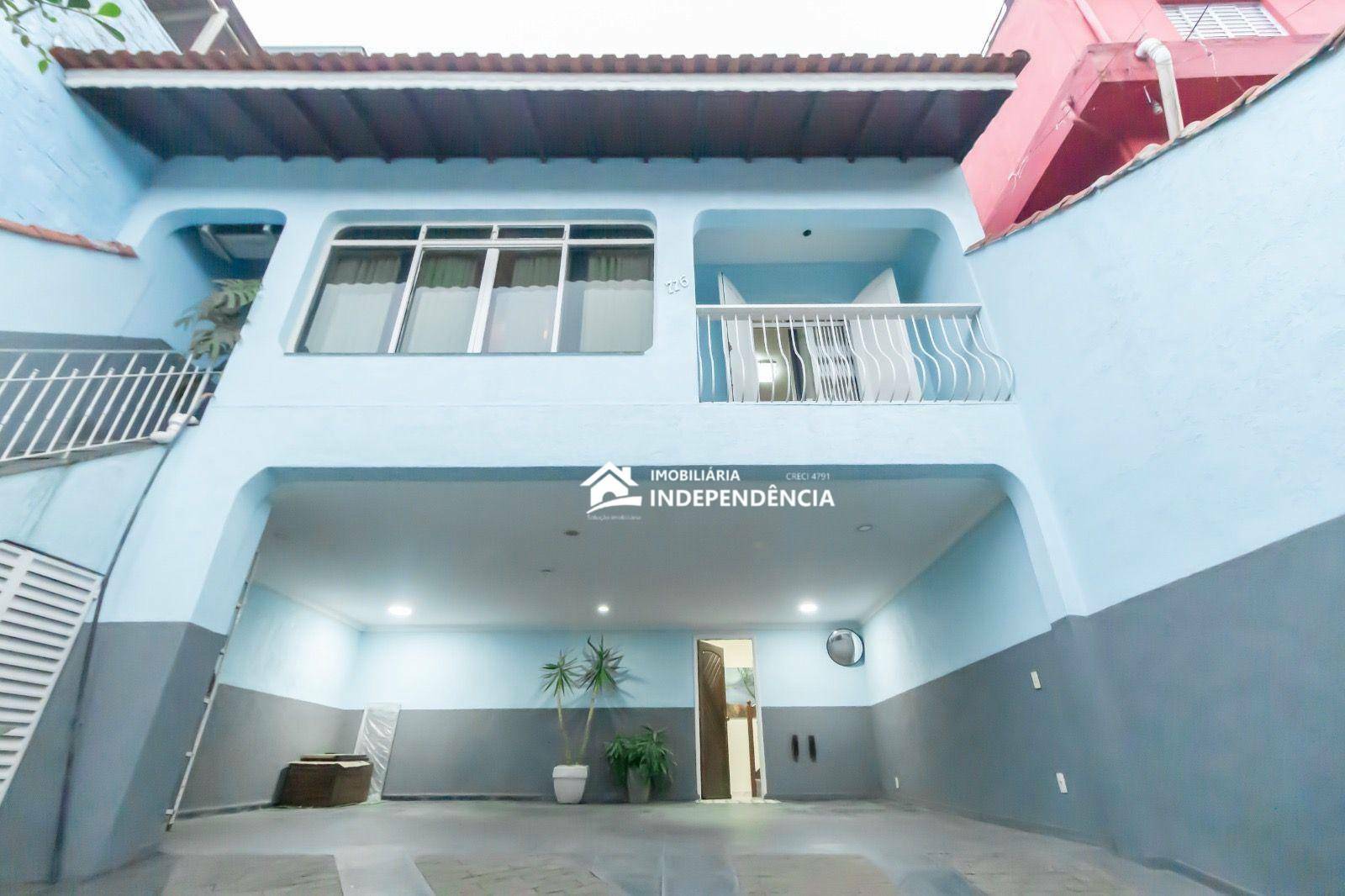 Casa à venda com 3 quartos, 316m² - Foto 1