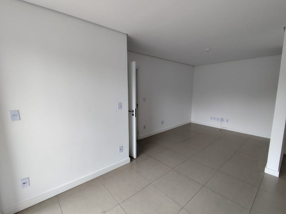 Apartamento para alugar com 2 quartos, 70m² - Foto 13