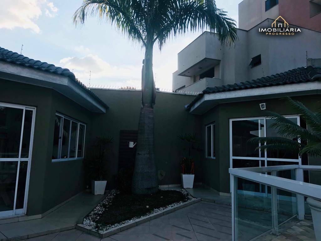 Sobrado à venda com 3 quartos, 300m² - Foto 3