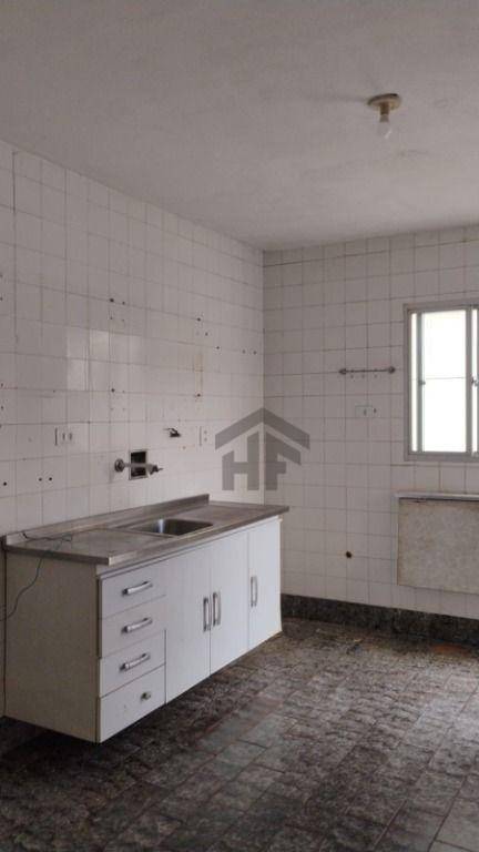 Casa à venda com 6 quartos, 180m² - Foto 9