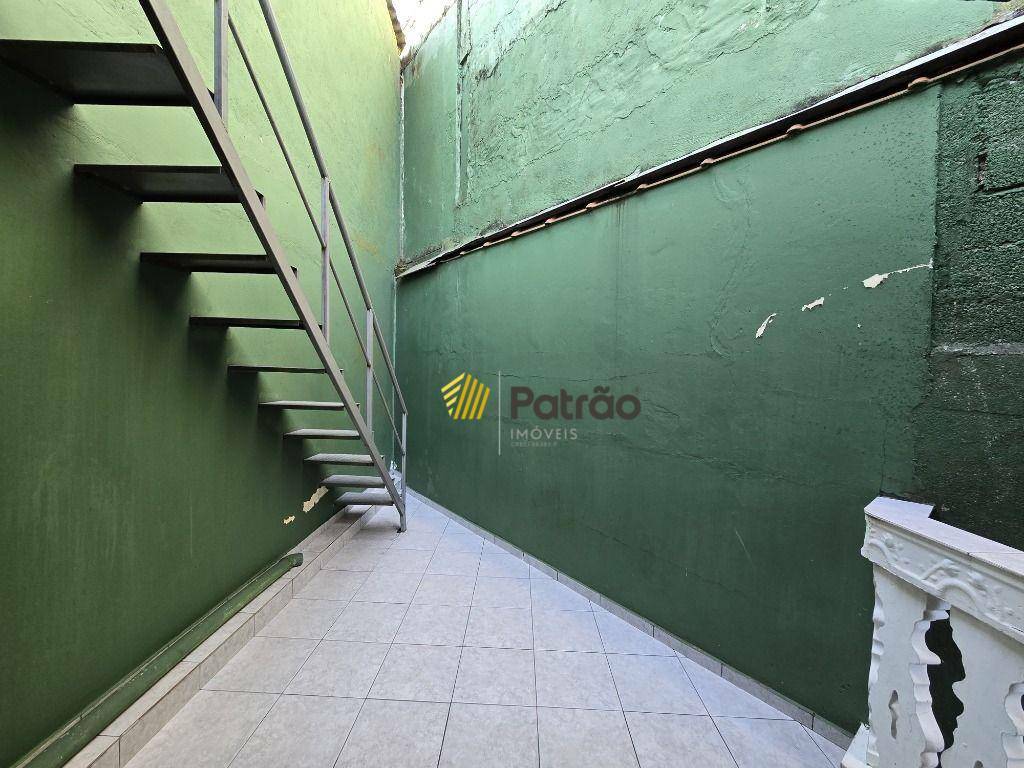 Sobrado à venda com 3 quartos, 200m² - Foto 3