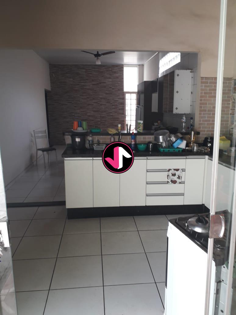 Casa à venda com 4 quartos, 224m² - Foto 4