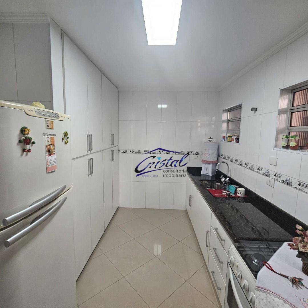 Casa para alugar com 4 quartos, 180m² - Foto 12