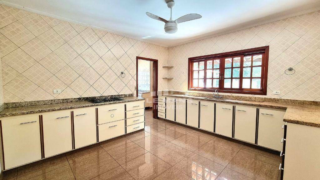 Casa à venda com 3 quartos, 220m² - Foto 18