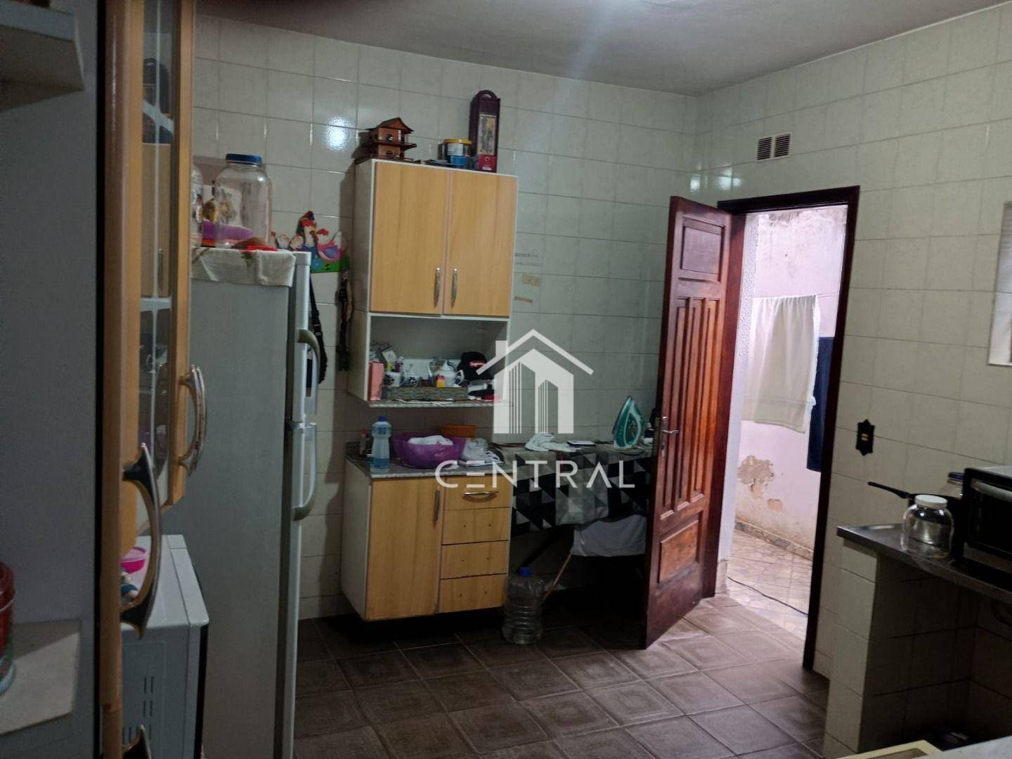 Casa para alugar com 2 quartos, 340m² - Foto 1