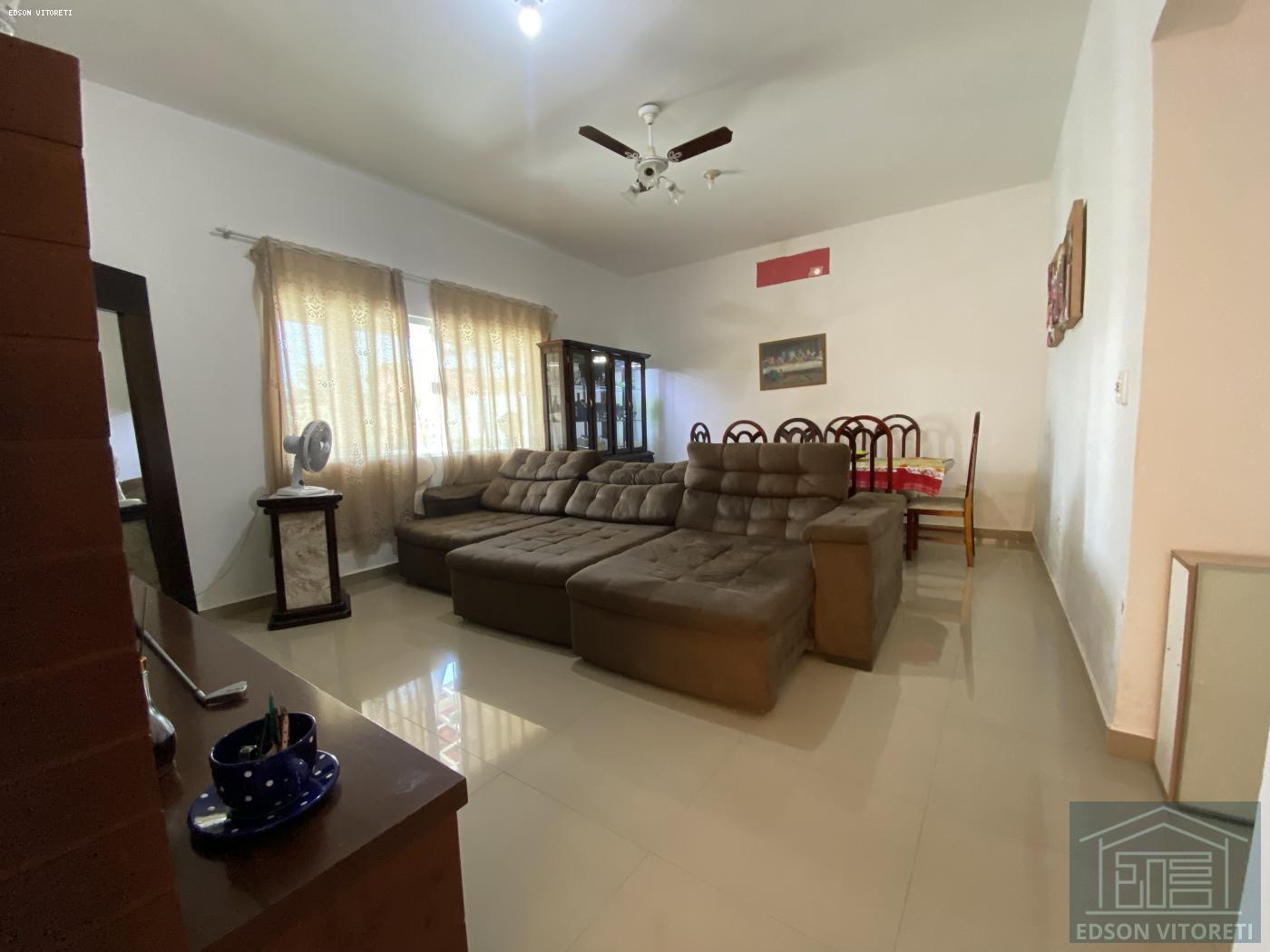 Casa para alugar com 3 quartos, 200m² - Foto 3