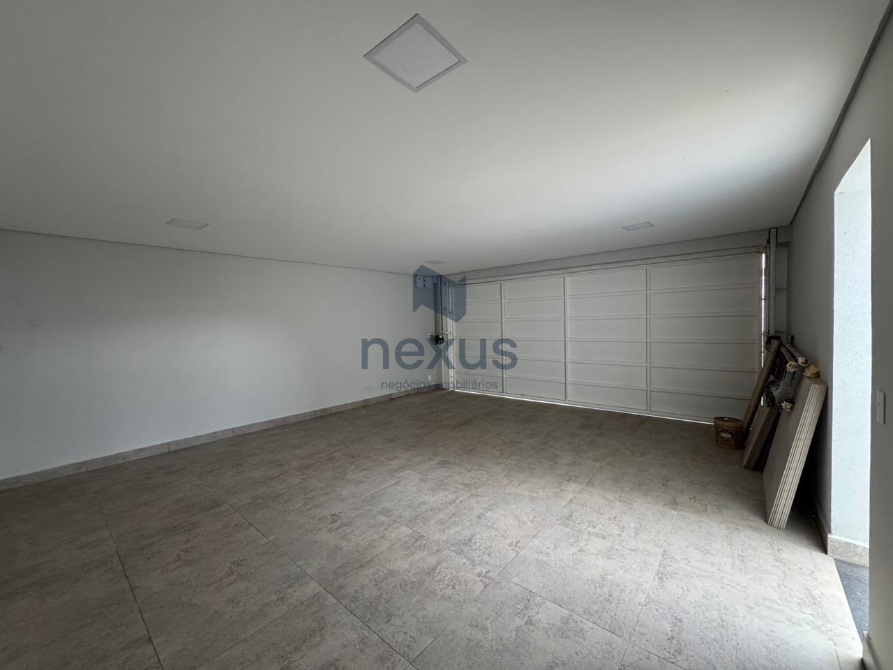 Casa à venda com 3 quartos, 312m² - Foto 3