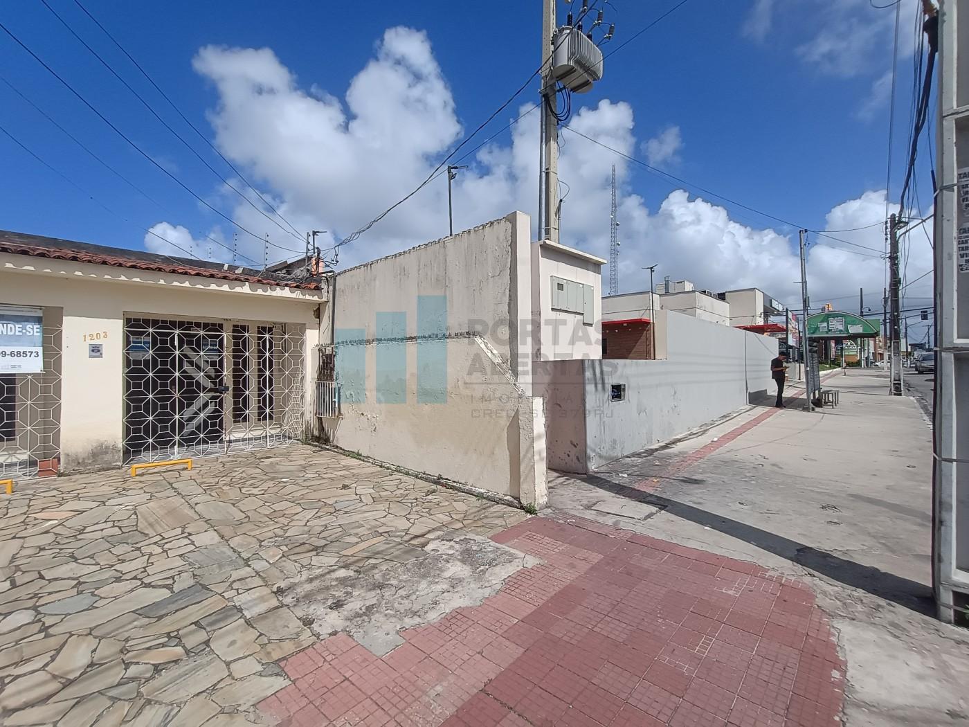 Casa à venda com 6 quartos, 247m² - Foto 3