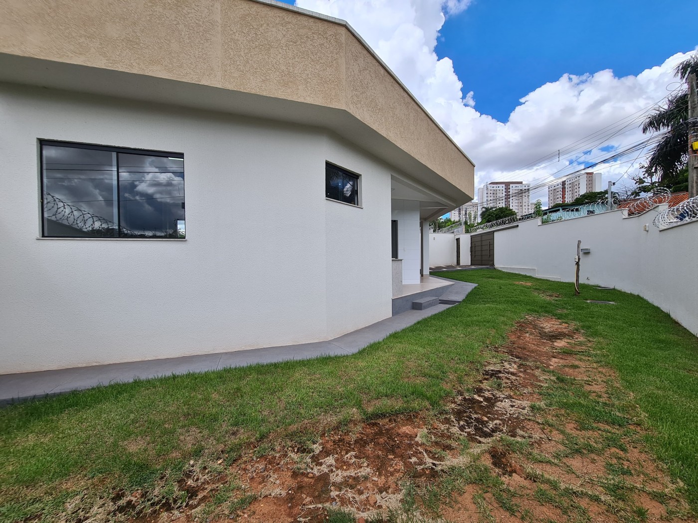 Casa à venda com 3 quartos, 278m² - Foto 4