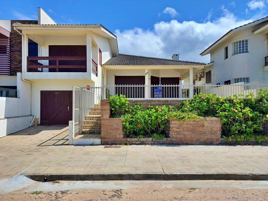 Casa à venda com 3 quartos, 204m² - Foto 1