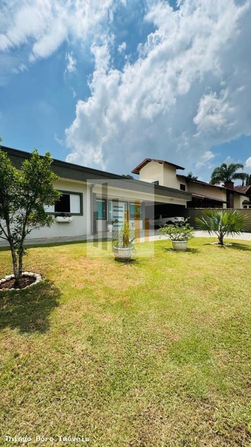 Casa à venda com 3 quartos, 250m² - Foto 3
