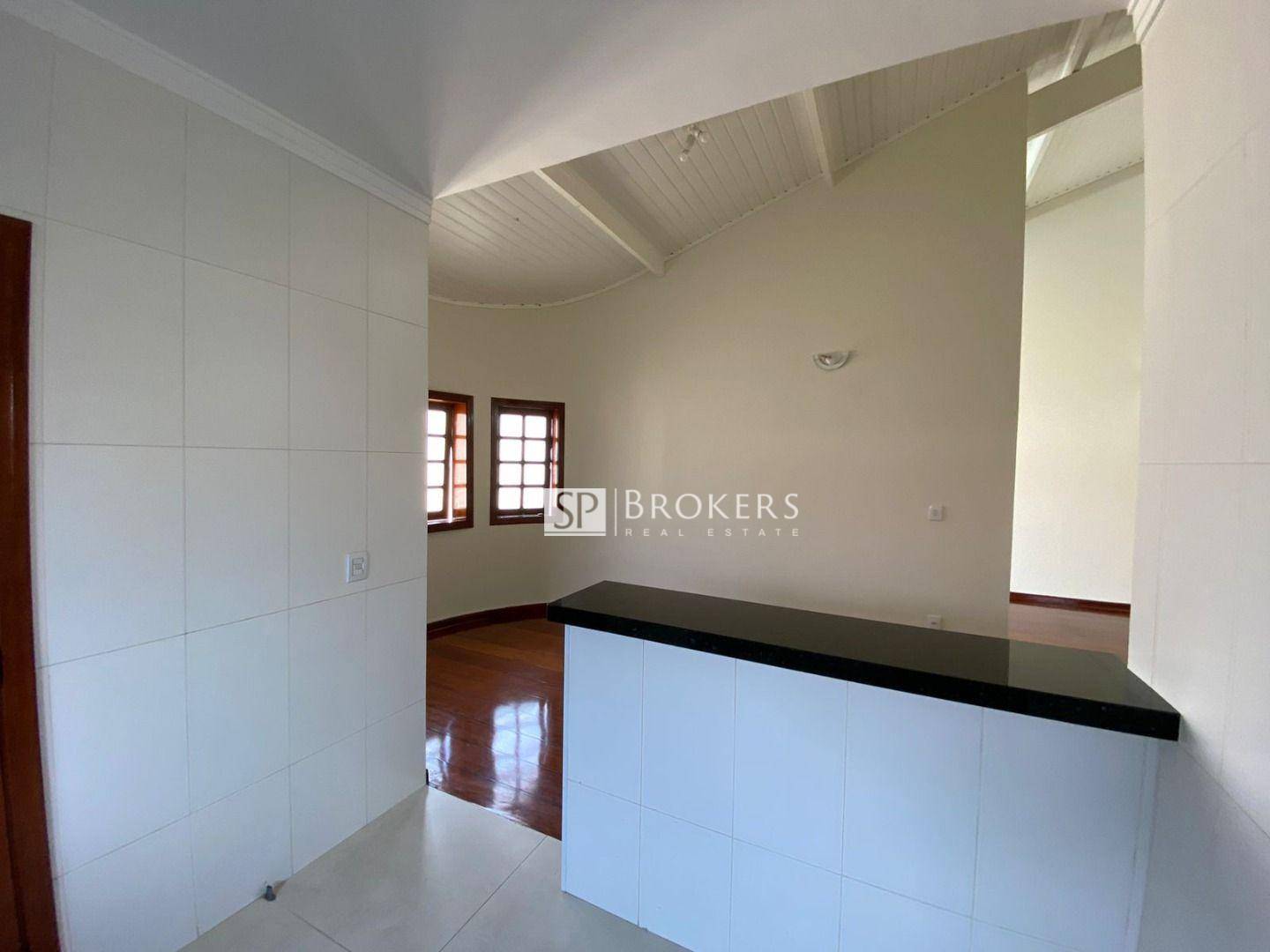 Casa para alugar com 4 quartos, 300m² - Foto 18