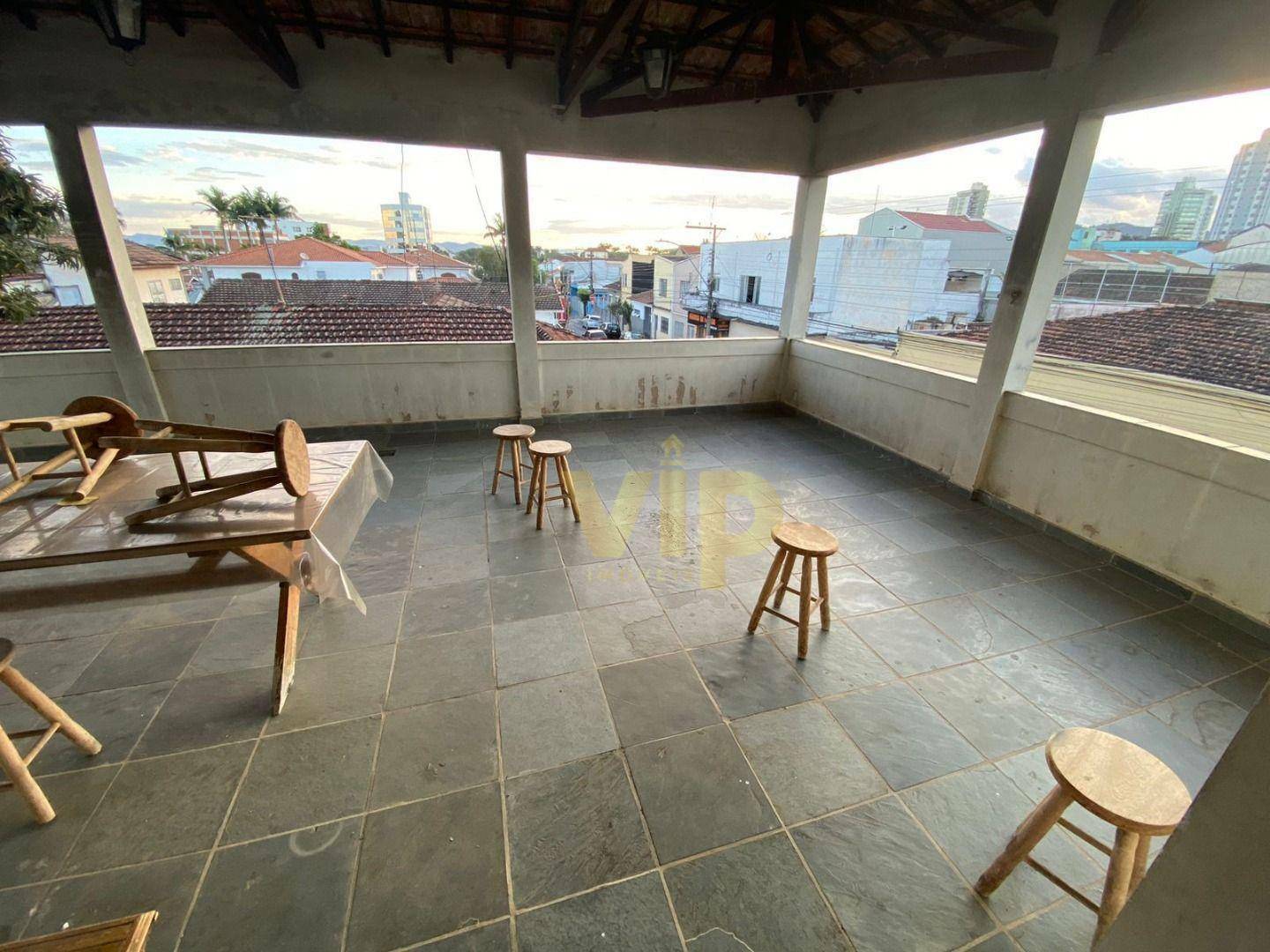 Casa à venda com 4 quartos, 592m² - Foto 1