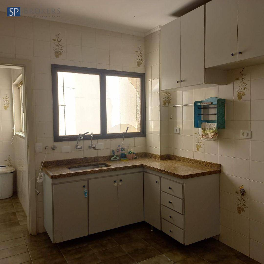 Apartamento para alugar com 3 quartos, 185m² - Foto 11