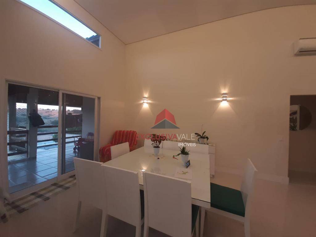 Casa de Condomínio à venda e aluguel com 3 quartos, 270m² - Foto 2