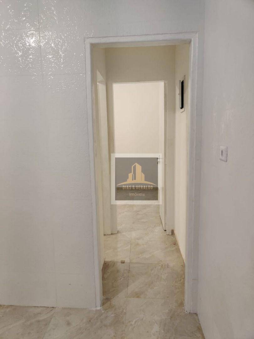 Casa para alugar com 4 quartos, 170m² - Foto 12
