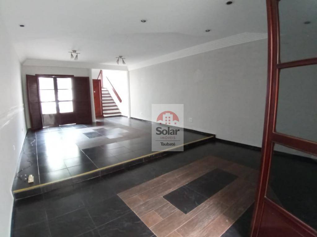 Casa para alugar com 4 quartos, 221m² - Foto 4