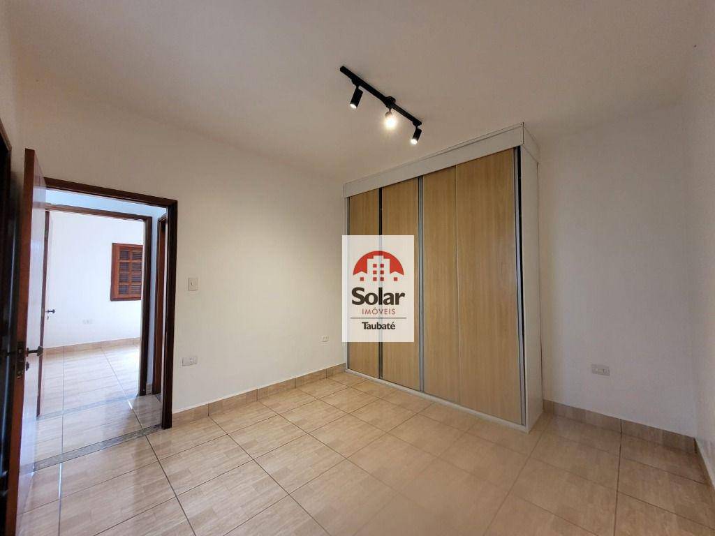 Casa à venda com 6 quartos, 240m² - Foto 17