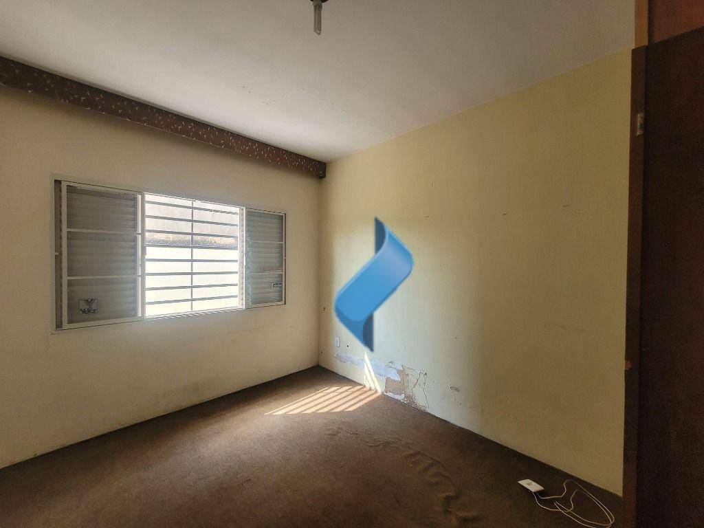 Casa à venda e aluguel com 3 quartos, 245m² - Foto 8