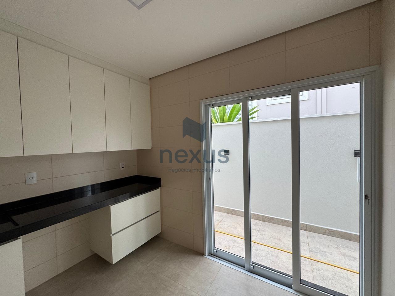 Casa à venda com 3 quartos, 312m² - Foto 11