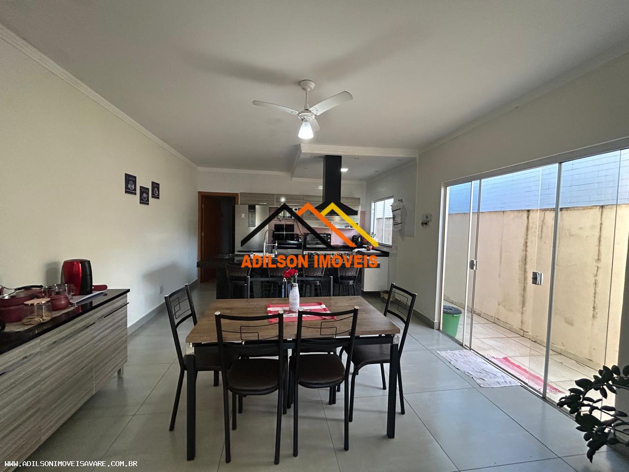 Casa à venda com 3 quartos, 300m² - Foto 3