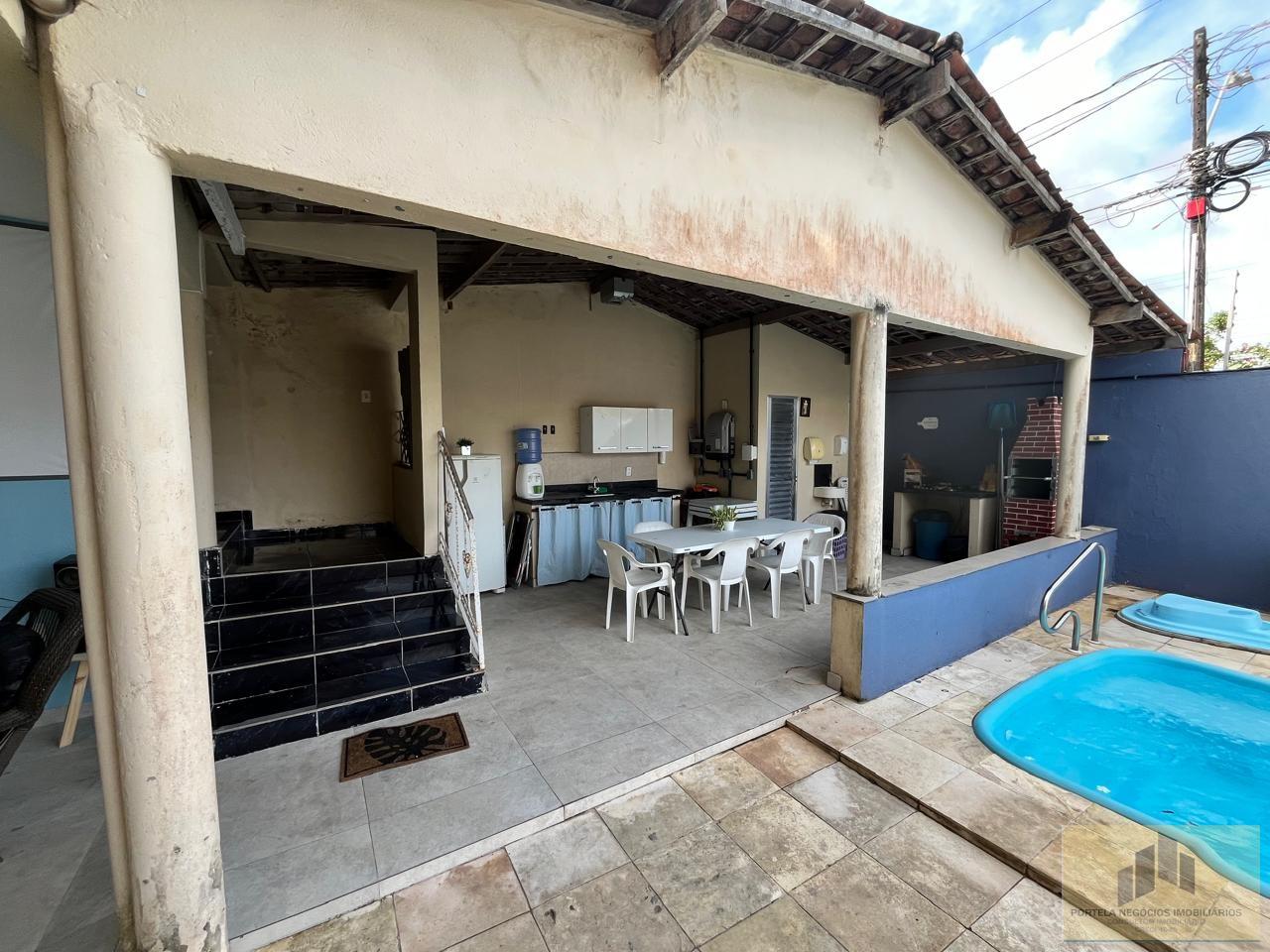 Casa à venda com 7 quartos, 580m² - Foto 2