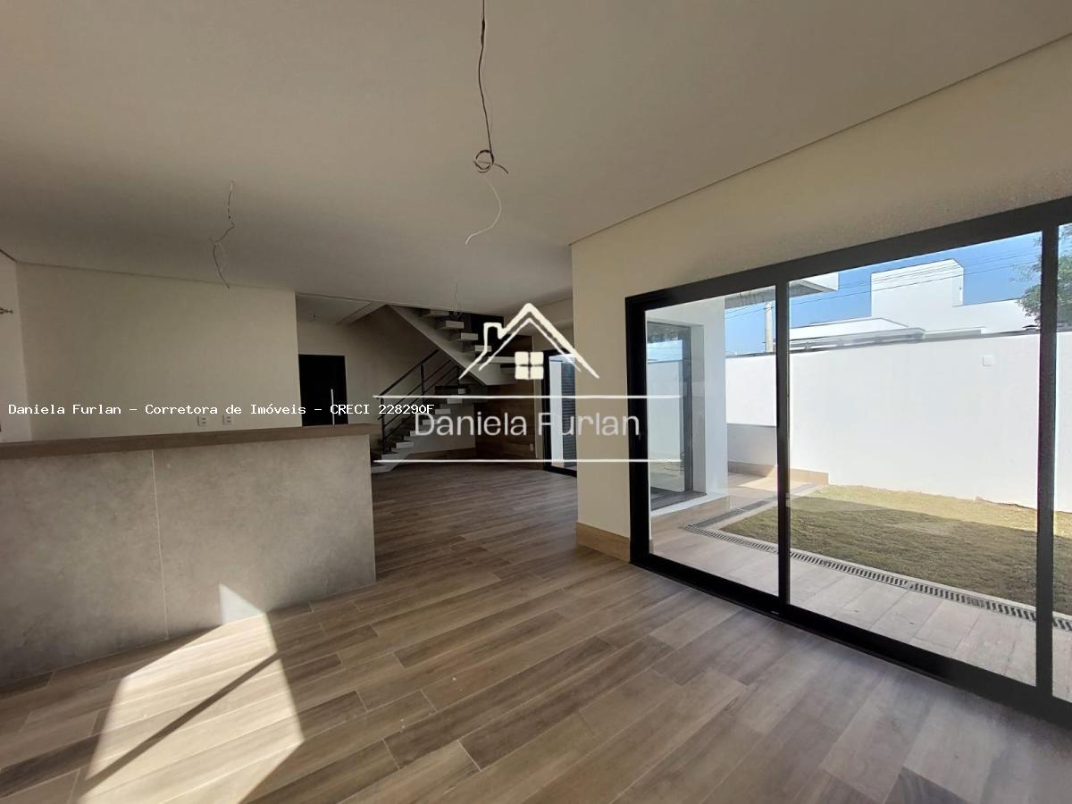 Casa de Condomínio à venda com 3 quartos, 194m² - Foto 1