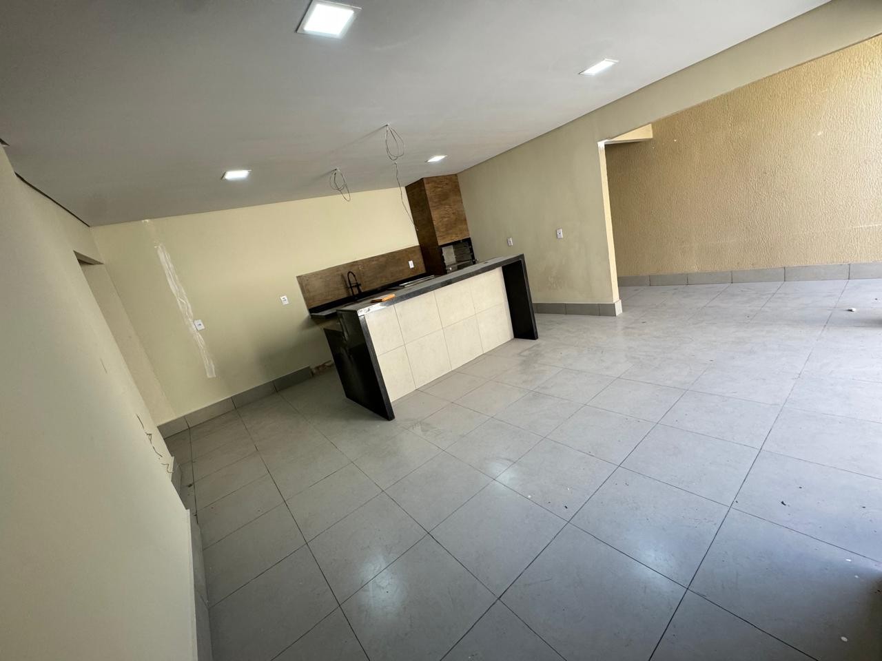 Casa à venda com 3 quartos, 193m² - Foto 1