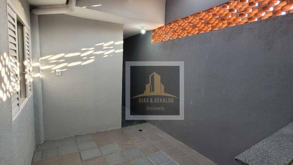 Casa à venda com 2 quartos, 80m² - Foto 16